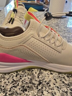 Cloves Nurse Shoes Athletic Sneakers with Pink/NeonAccent -  Size 8